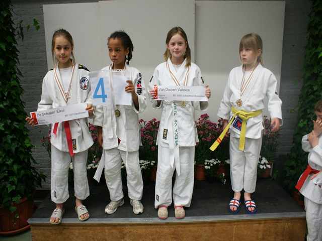 Zoe Nevelsteen op het podium bij Ippon Trophy Antwerp te Herentals