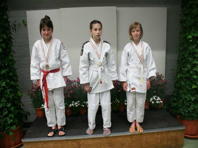 Lynn Folie op het podium bij Ippon Trophy Antwerp te Herentals.