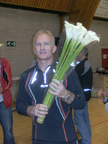 Ook onze trainer/coach Roger Alen werd in de bloemetjes gezet.