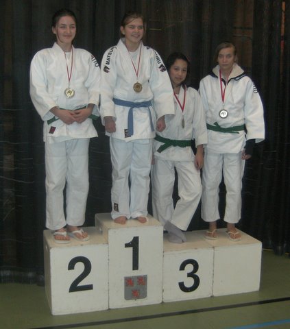 Podiumfoto met Lynn Folie en Jana Lieckens op Jeugdtrofee Oud-Turnhout 15/01/2011