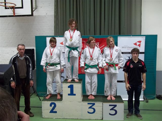 PODIUMFOTO MET VALENTINA ASKIC TE IZEGEM 2011