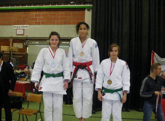 PODIUMFOTO JEUGDTROFEE OUD-TURNHOUT 14.01.2012 MET Lynn Folie en Jana Lieckens‏