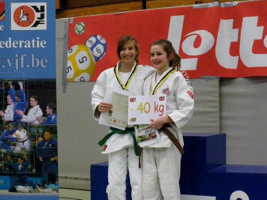 JANA LIECKENS met het ZILVER U17/-40kg op het Vlaams kampioenschap op 12.02.12