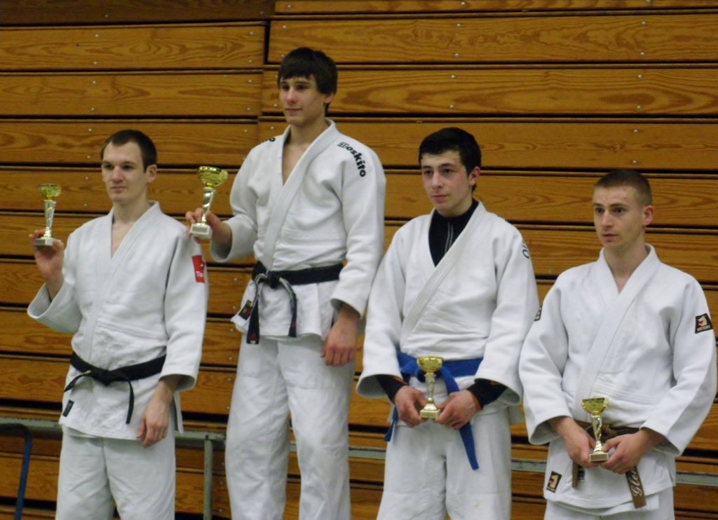 PODIUMFOTO MET MAGOMET GUDANTOV OP BEKERS DER KEMPEN - BRONS U20/66kg‏