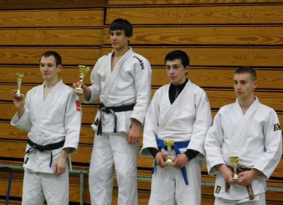 PODIUMFOTO MET MAGOMET GUDANTOV OP BEKERS DER KEMPEN - BRONS U20/66kg‏