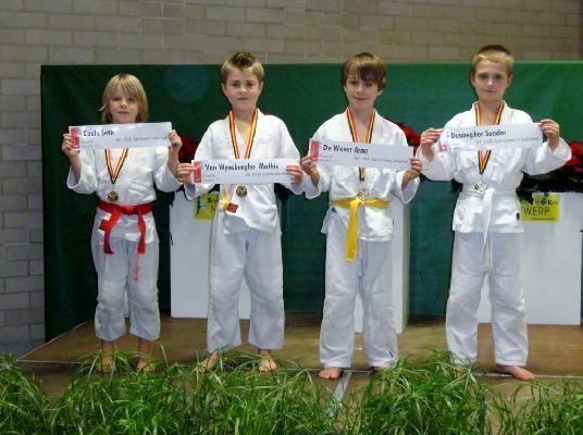 Laatste podiumfoto van deze dag met Mathis Van Wynberghe op een 4de plaats.