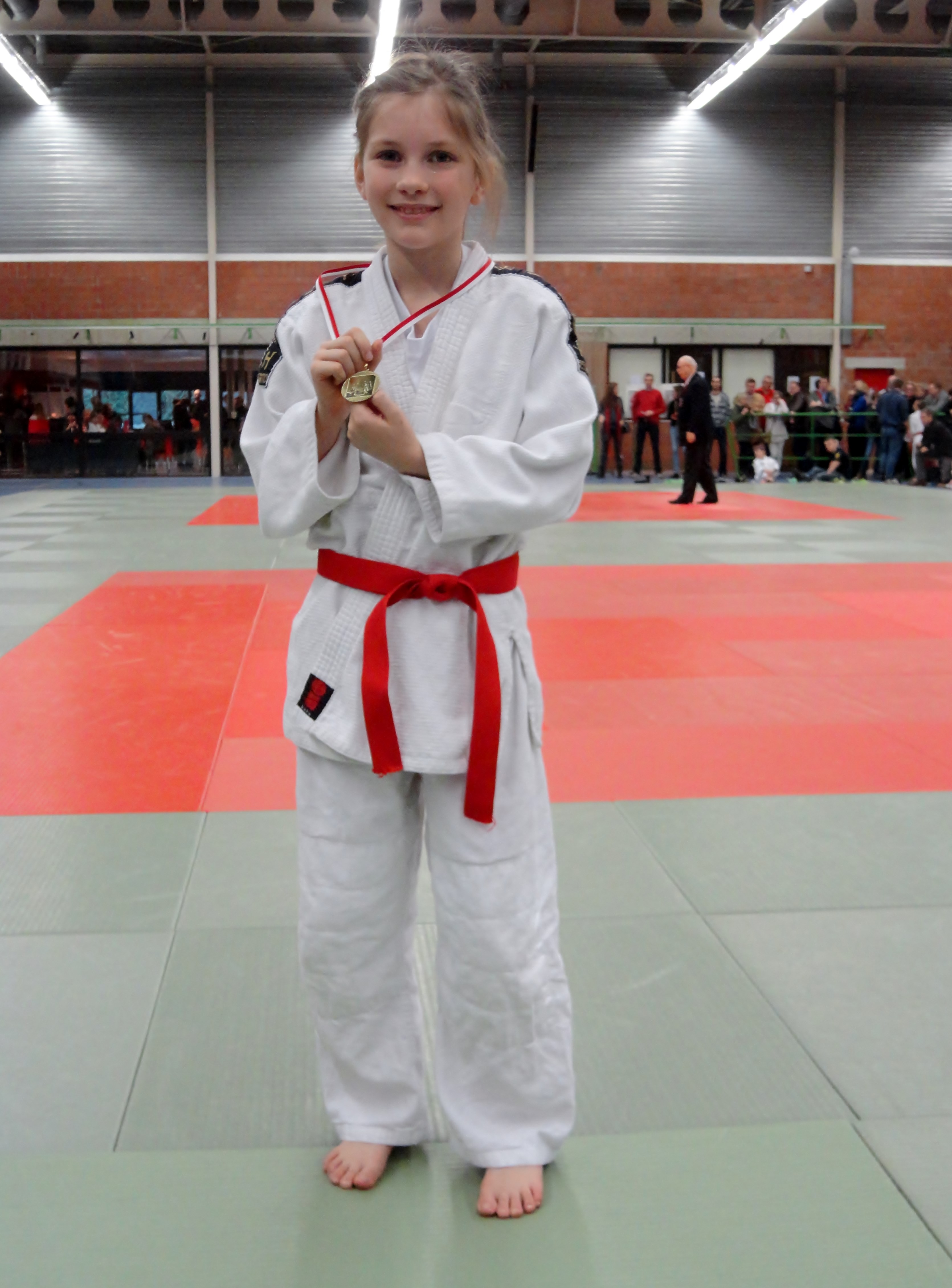 Isabella pakt op SCHITTERENDE WIJZE wederom het GOUD!