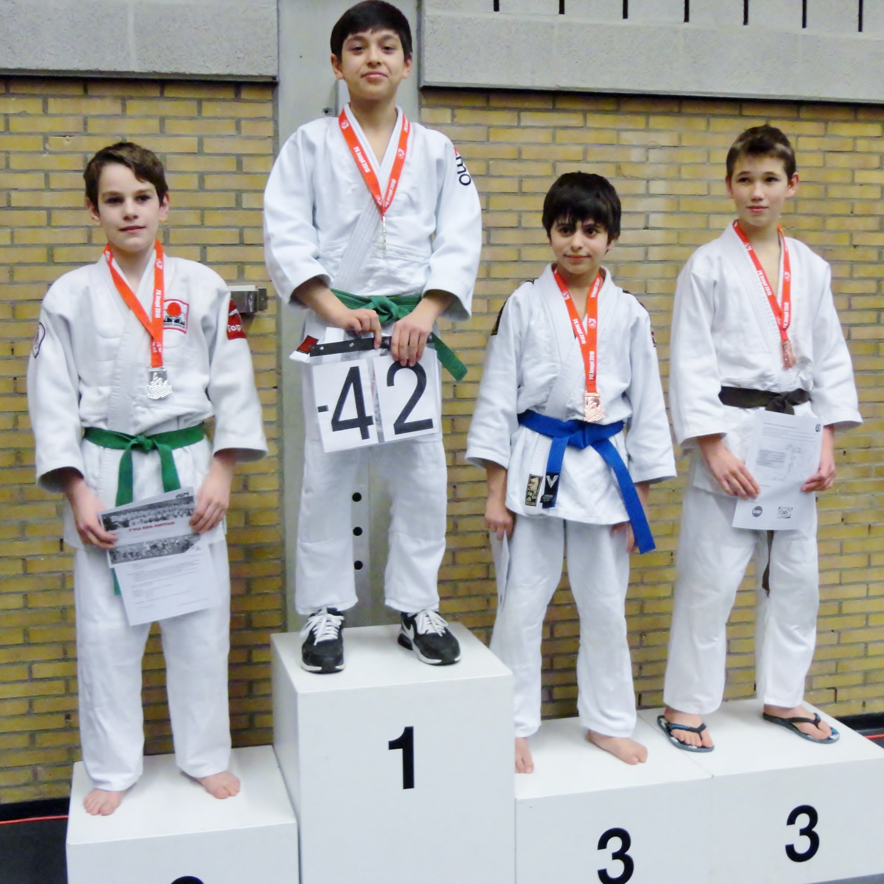 Zelem Batchaev wint op voortreffelijke wijze met IPPON van al zijn tegenstanders en wordt hier voor de 2de maal PROVINCIAAL KAMPIOEN! Proficiat!!!