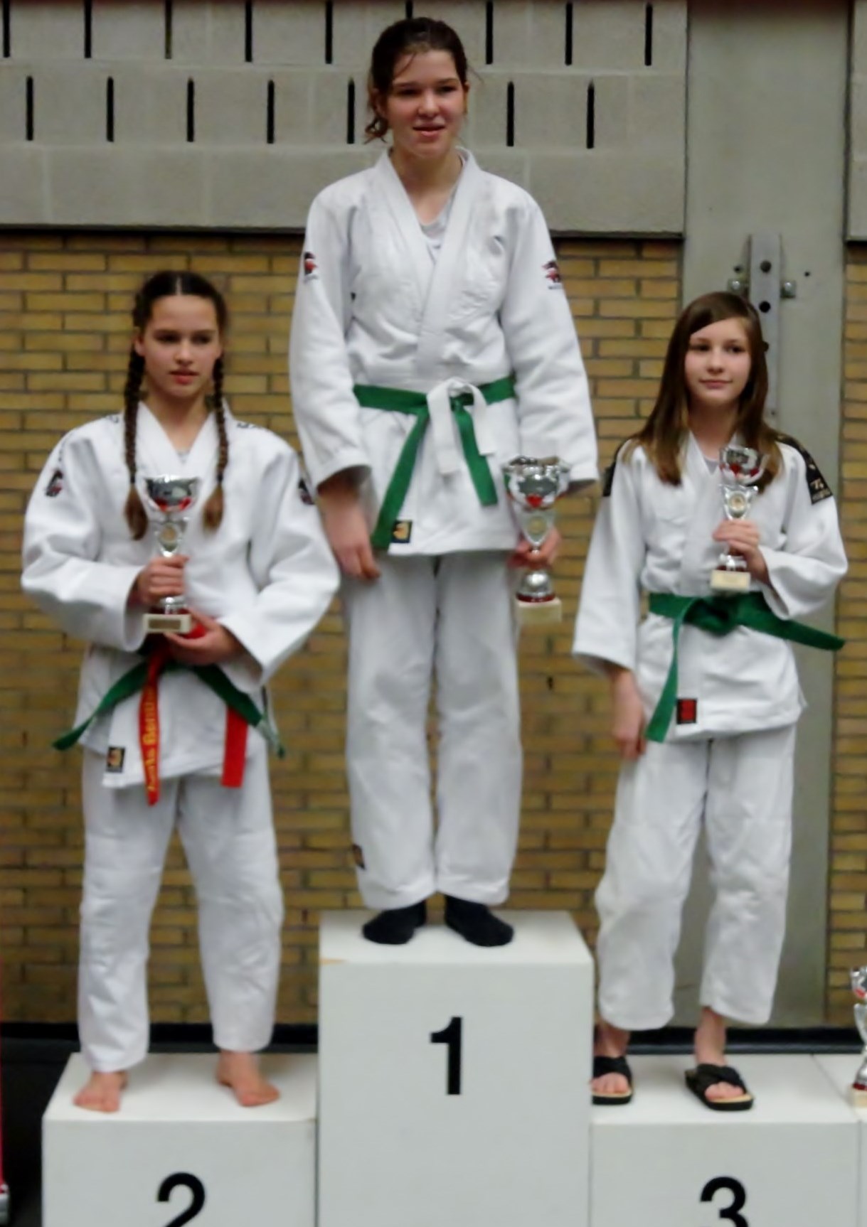 Isabella Tolhoek wint haar verlangde JEUGDBEKER 2016 met een 3 de plaats.
Uniek voor een meisje als 1ste jaars-U13!!!